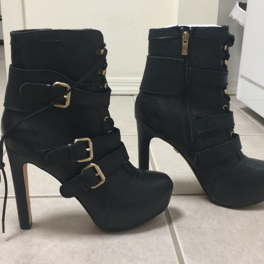 Pour La Victoire leather lace up booties